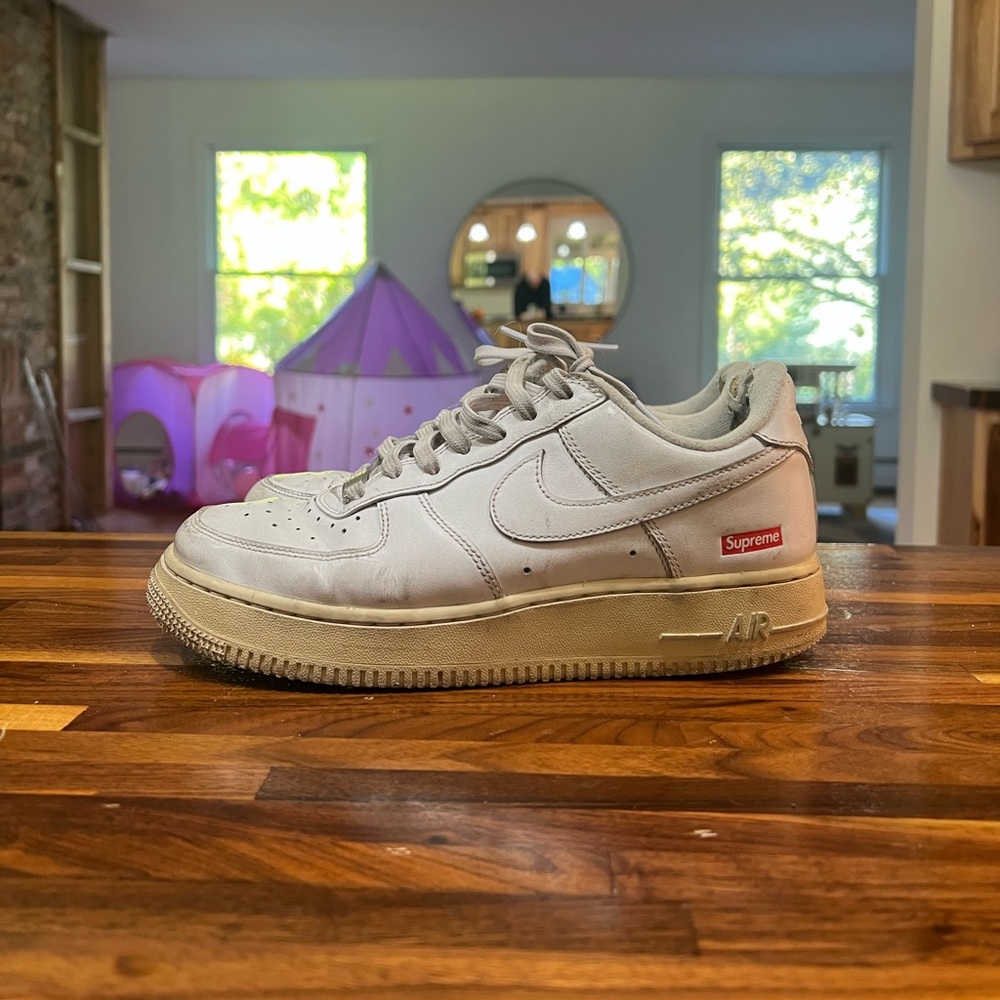 Nike air force 1 low supreme white